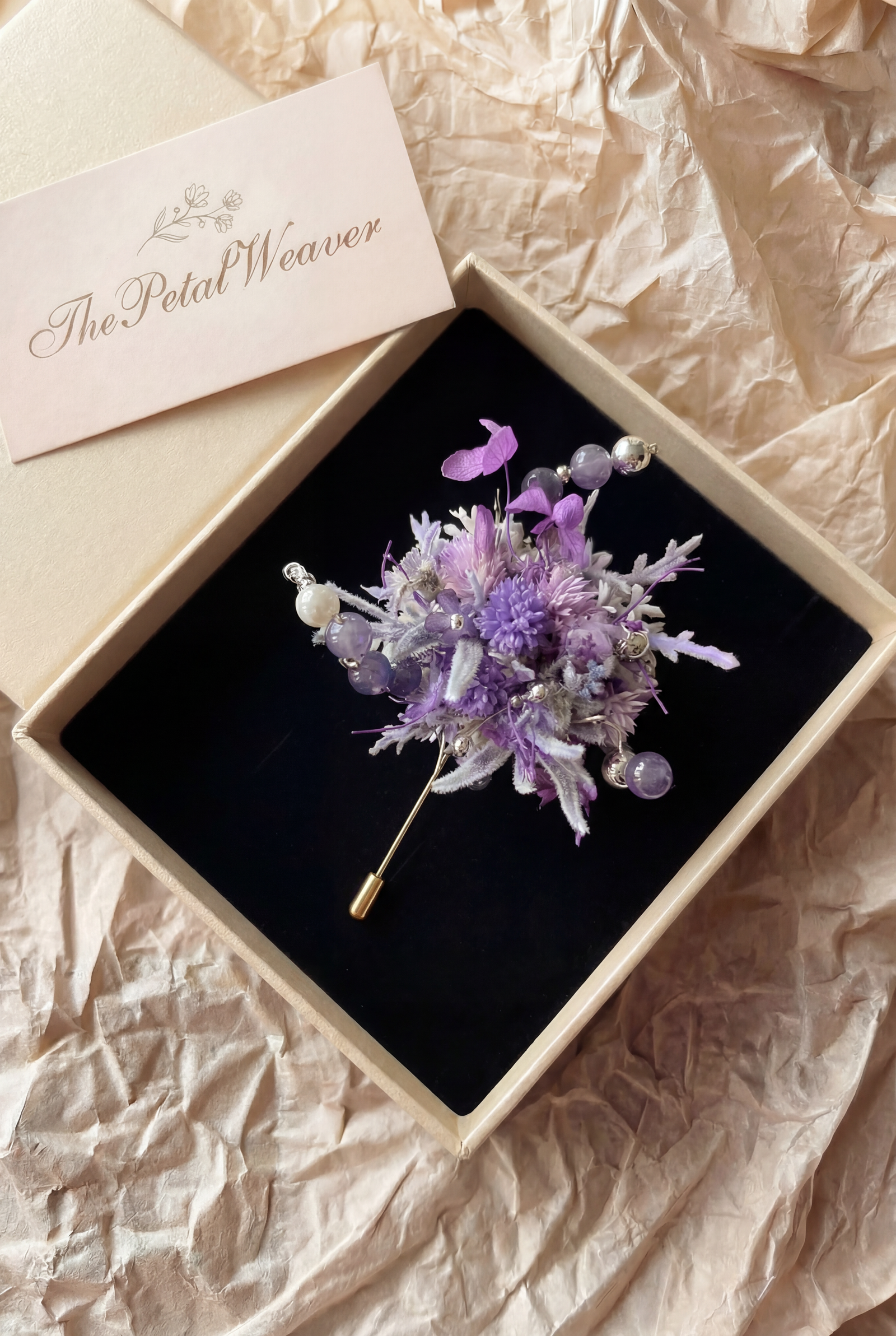 紫色胸针产品场景图_4K_长金属针