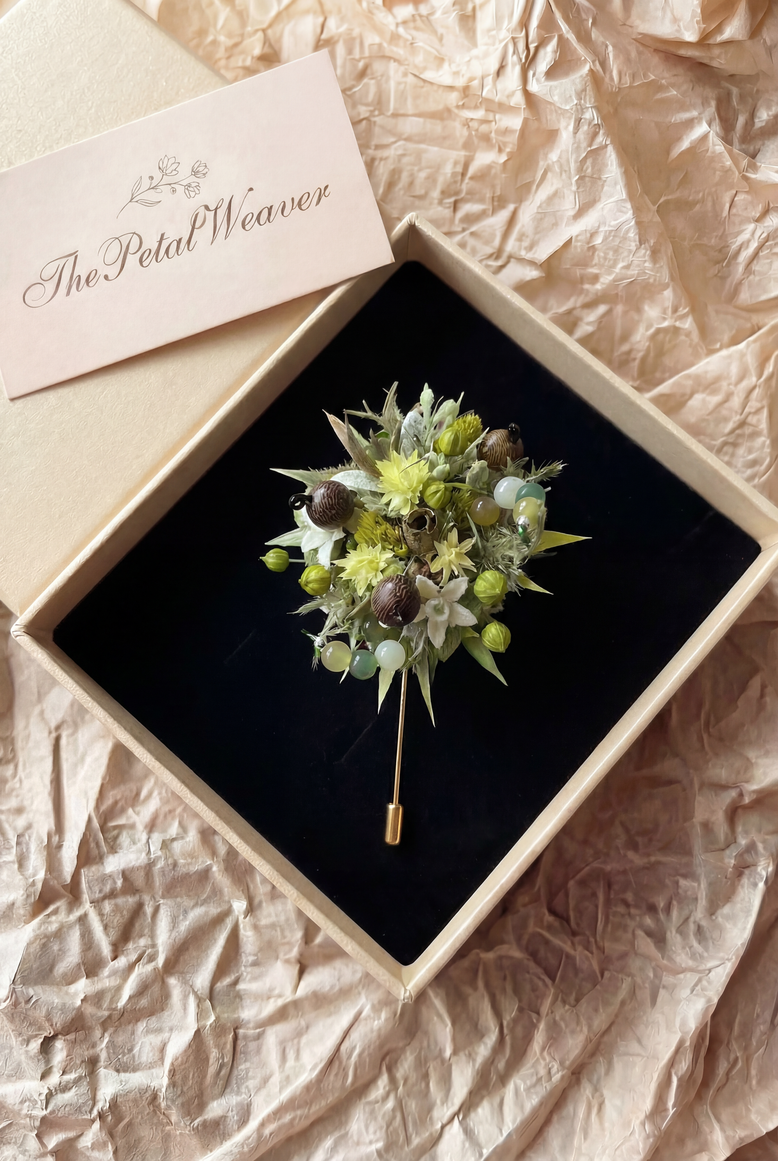 绿色胸针产品场景图_4K